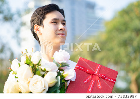 Man romantic 73832987