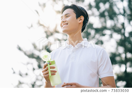 Man healthy lifestyle 73833030