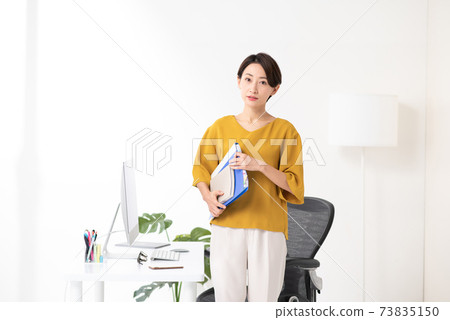 Business image Working woman 73835150