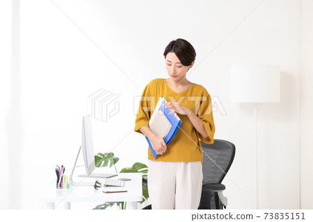 Business image Working woman 73835151