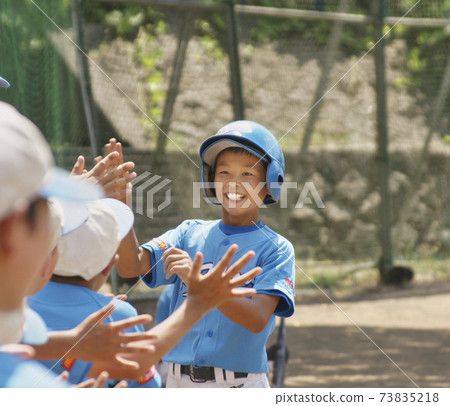 Baseball boy home-in teammates greet you 73835218