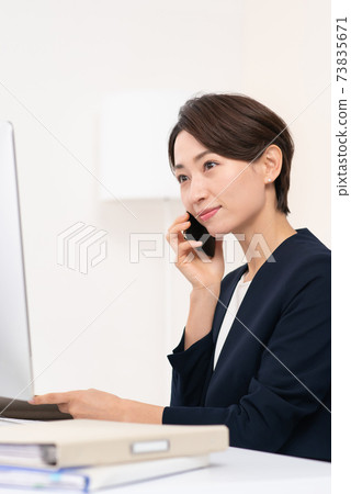 企業形象職業女性 73835671