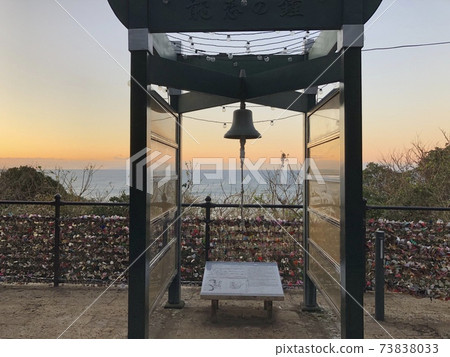 江之島龍仁愛之鐘聲在黃昏 73838033