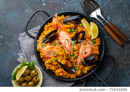 Traditional Spanish seafood paella Traditional Spanish seafood paella 73843699
