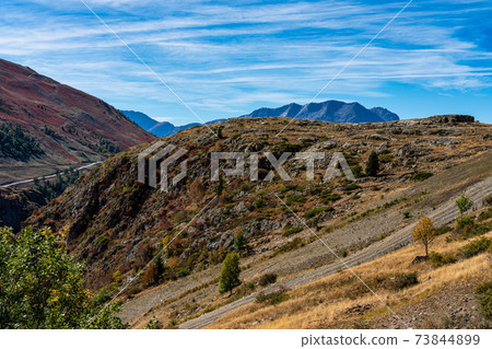 View of the mountains around Alpe d'Huez in the french Alps, France 73844899