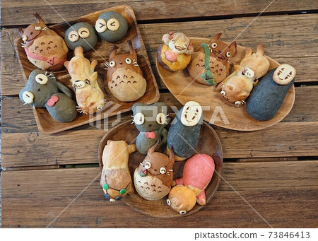 Lots of bread 73846413