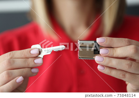 Female hands hold key and lock closeup Female hands hold key and lock closeup 73848114