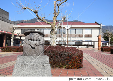 蝦野市文化會館前的“田野香美” 蝦野市文化會館前的“田野香美” 73852219
