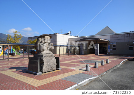 蝦野市文化會館前的“田野香美” 蝦野市文化會館前的“田野香美” 73852220