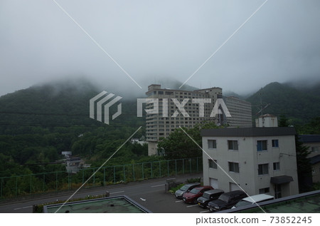 雨中的定山溪溫泉 73852245