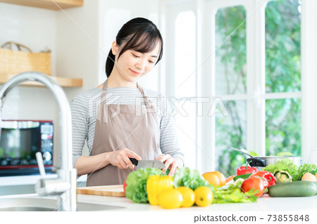 Women's kitchen, housework, cooking, lifestyle, casual Women's kitchen, housework, cooking, lifestyle, casual 73855848