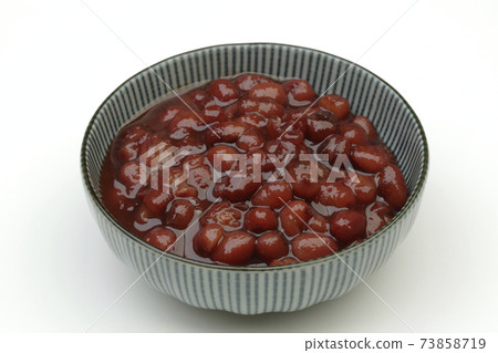 Boiled red beans 73858719