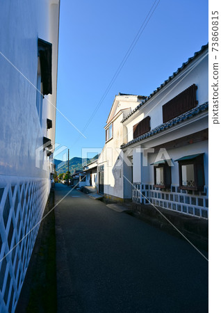 Hagi Kikuya Yokocho Hagi City, the white wall of the Kikuya Family Residence 73860815