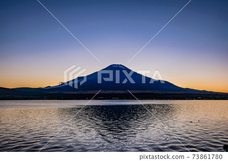 山梨縣山中湖和富士山 山梨縣山中湖和富士山 73861780