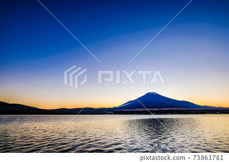 山梨縣山中湖和富士山 山梨縣山中湖和富士山 73861781