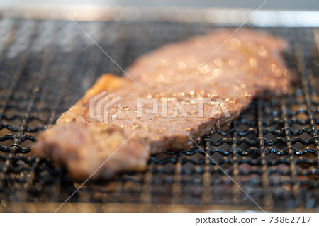 Domestic beef sirloin steak charcoal-grilled on a shichirin 73862717