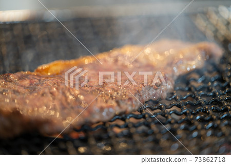 Domestic beef sirloin steak charcoal-grilled on a shichirin 73862718