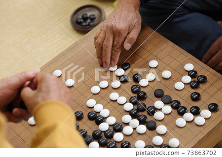 Hands to play Go 73863702