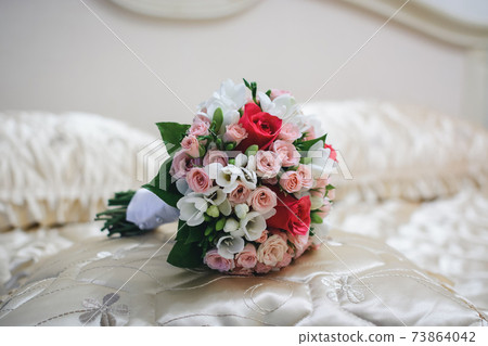 wedding bouquet of fresh blooming flowers wedding bouquet of fresh blooming flowers 73864042