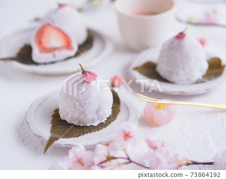 日本糖果櫻花豆沙草莓大福 73864192