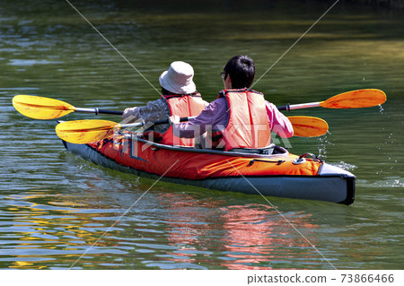 Inflatable kayak floating on Lake Senjoji in Sanda City, Hyogo Prefecture 73866466