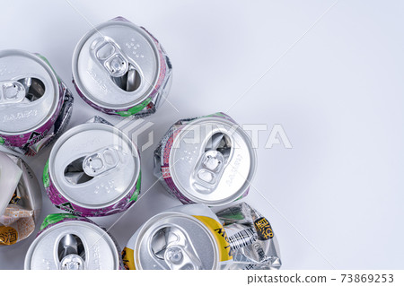 破碎的空罐的集體照 73869253