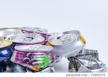 破碎的空罐的集體照 73869255