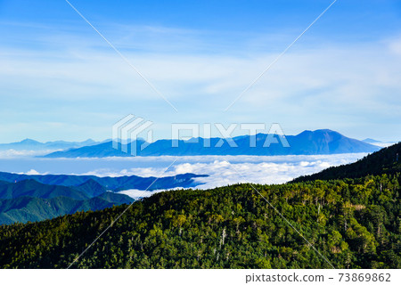 淺間山,草津山和夏天的烏云密布的海(小武士山) 淺間山,草津山和夏天的烏云密布的海(小武士山) 73869862