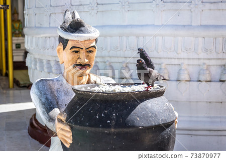 Shwedagon Pagoda 73870977