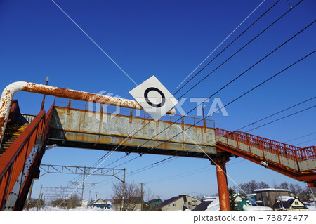 Stop position target, overpass, and blue sky (Toyonuma Station) Stop position target, overpass, and blue sky (Toyonuma Station) 73872477