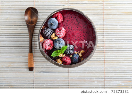 Acai smoothie bowl 73873381