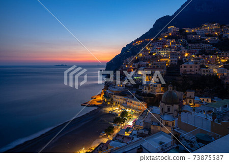 阿馬爾菲的美麗夜景 阿馬爾菲的美麗夜景 73875587