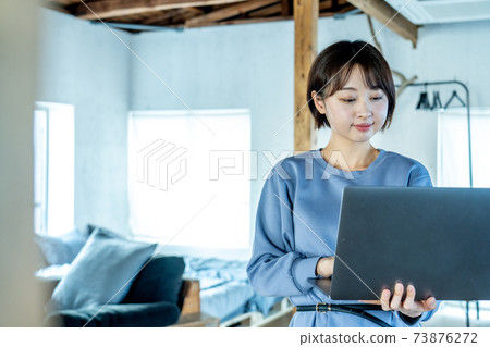 A woman using a computer 73876272