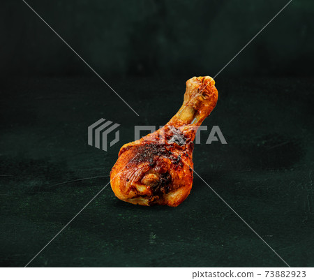 Isolated grilled roast chicken leg with golden brown crust Isolated grilled roast chicken leg with golden brown crust 73882923