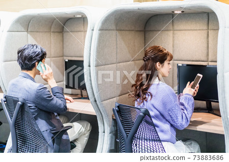 共享辦公室的商人 73883686