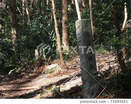 山上的“ Den Mori Ranmaru房屋遺址”的紀念碑 山上的“ Den Mori Ranmaru房屋遺址”的紀念碑 73884881