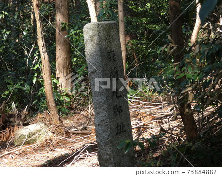 山上的“ Den Mori Ranmaru房屋遺址”的紀念碑 山上的“ Den Mori Ranmaru房屋遺址”的紀念碑 73884882