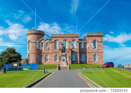 are dogs allowed in inverness castle