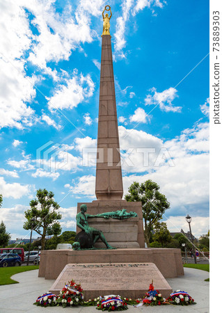 Monument Golden Lady, Luxembourg 73889303