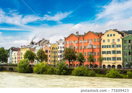 Building facade in Innsbruck 73889423