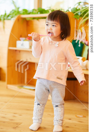 Akachan's toothpaste, finish brushing, finish toothpaste practice, photography cooperation, RYOZAN PARK Otsuka 73890338