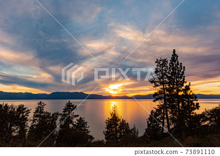 Sunset landscape of Lake Tahoe 73891110