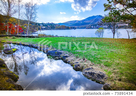 [Nagano] Lake Shirakaba in autumn 73891434