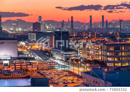《Kanagawa Prefecture》 Night view of the factory in the Keihin industrial area, Ogishima, Kawasaki City 73893332