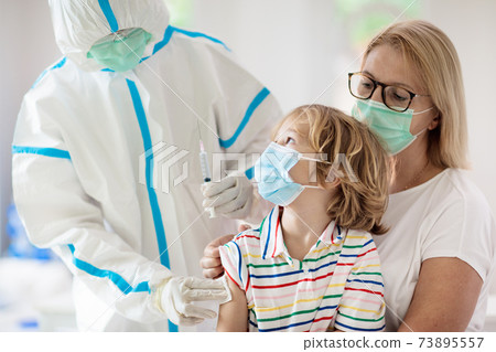 Coronavirus vaccine. Covid-19 vaccination. 73895557