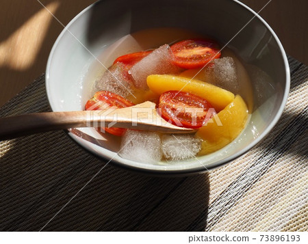 蜜餞黃桃，黃桃，櫻桃番茄，冰 73896193