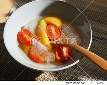 蜜餞黃桃，黃桃，櫻桃番茄，冰 73896202