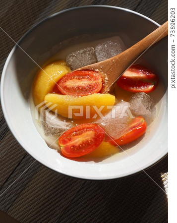 蜜餞黃桃，黃桃，櫻桃番茄，冰 73896203