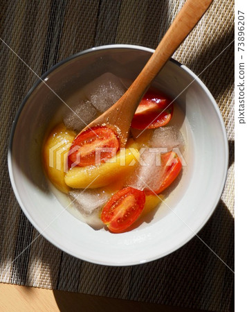 Candied yellow peaches, yellow peaches, cherry tomatoes, ice Candied yellow peaches, yellow peaches, cherry tomatoes, ice 73896207