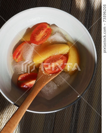 蜜餞黃桃，黃桃，櫻桃番茄，冰 73896208